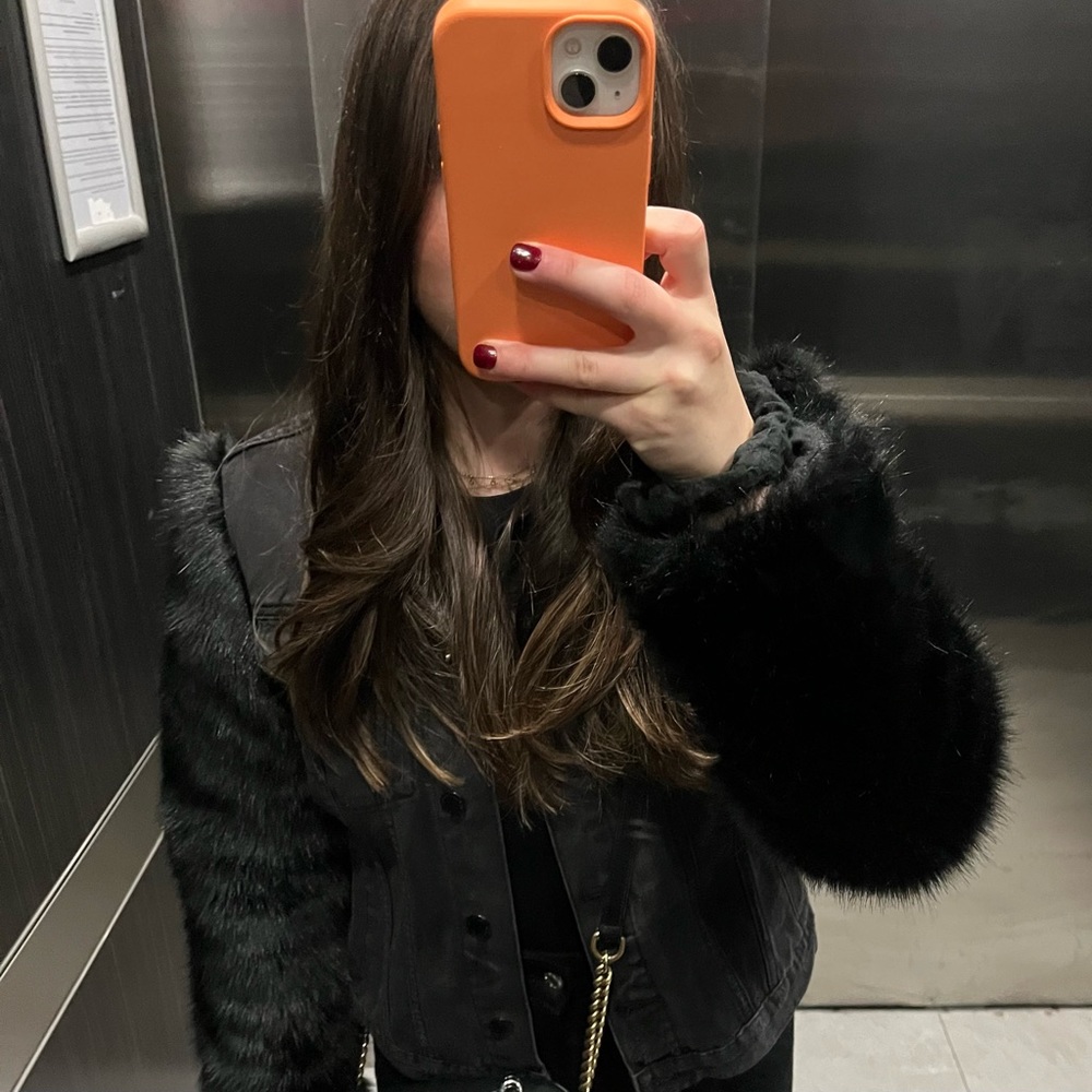 Boutique purchase. Faux fur and denim combo jacket. Size small, great condition.